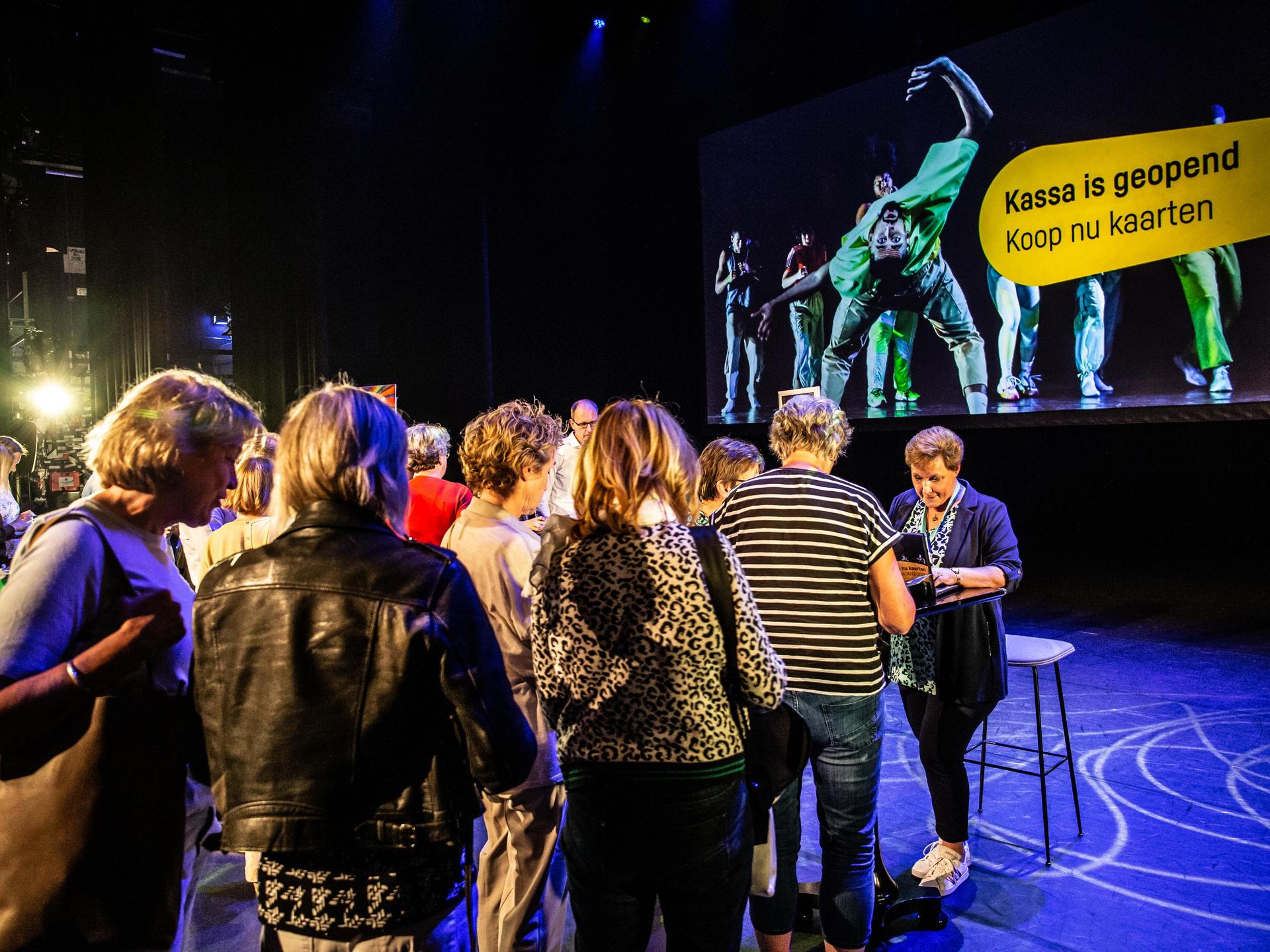 Schouwburgzaal tijdens seizoenspresentatie @Melle Meivogel