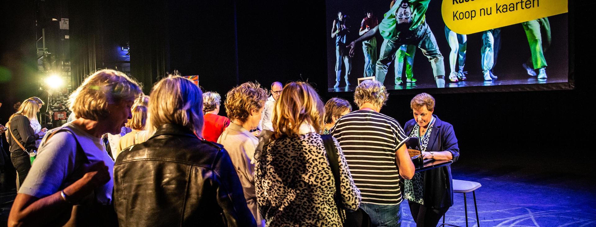 Schouwburgzaal tijdens seizoenspresentatie @Melle Meivogel