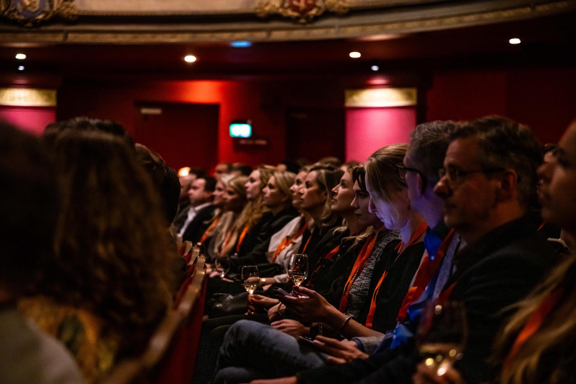 Publiek in de Stadsschouwburgzaal Haarlem bij de CMA awardshow