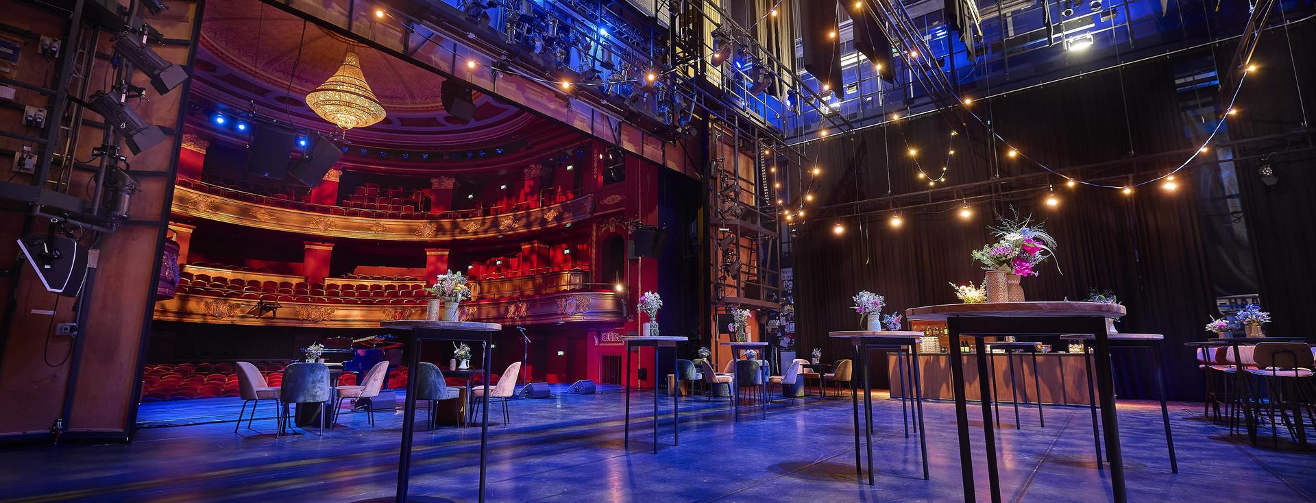 Podium voor afscheidsreceptie van Yvonne van Popta bij Stadsschouwburg Haarlem