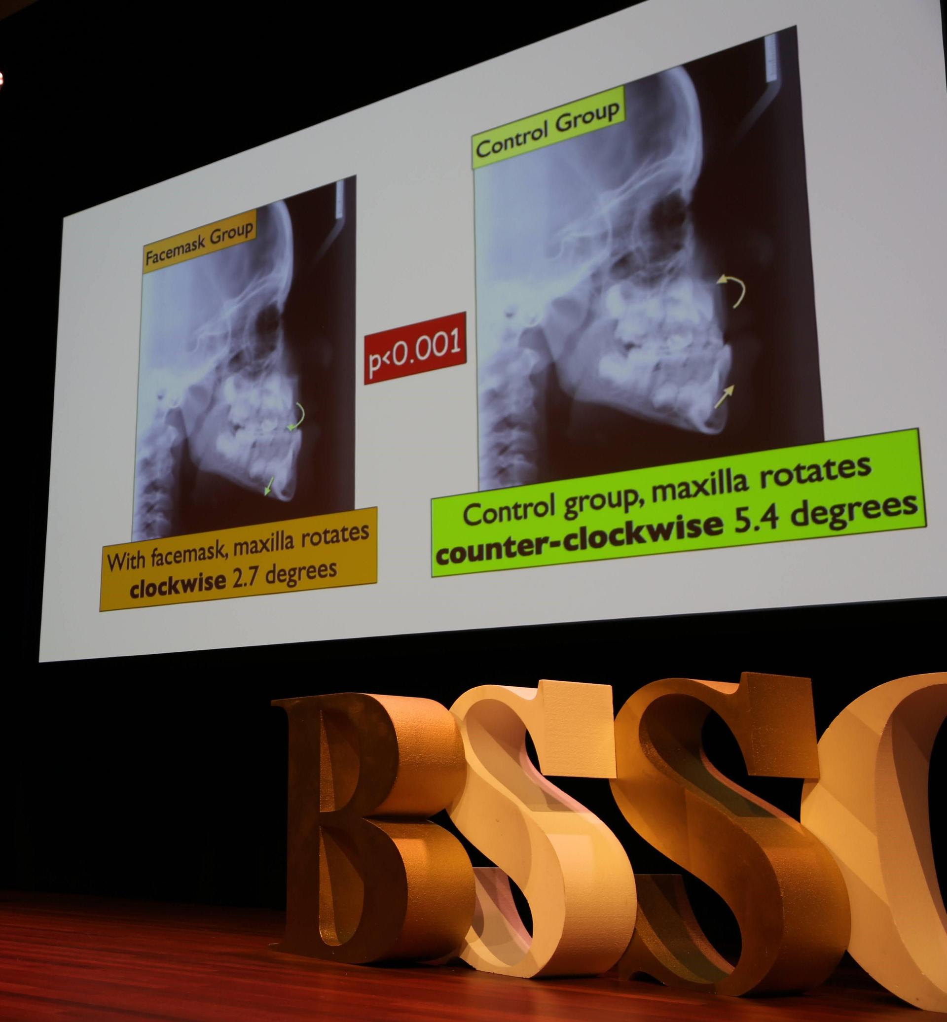 BSSO letters op het podium bij presentatie tijdens congres op podium Kleine Zaal van PHIL Haarlem
