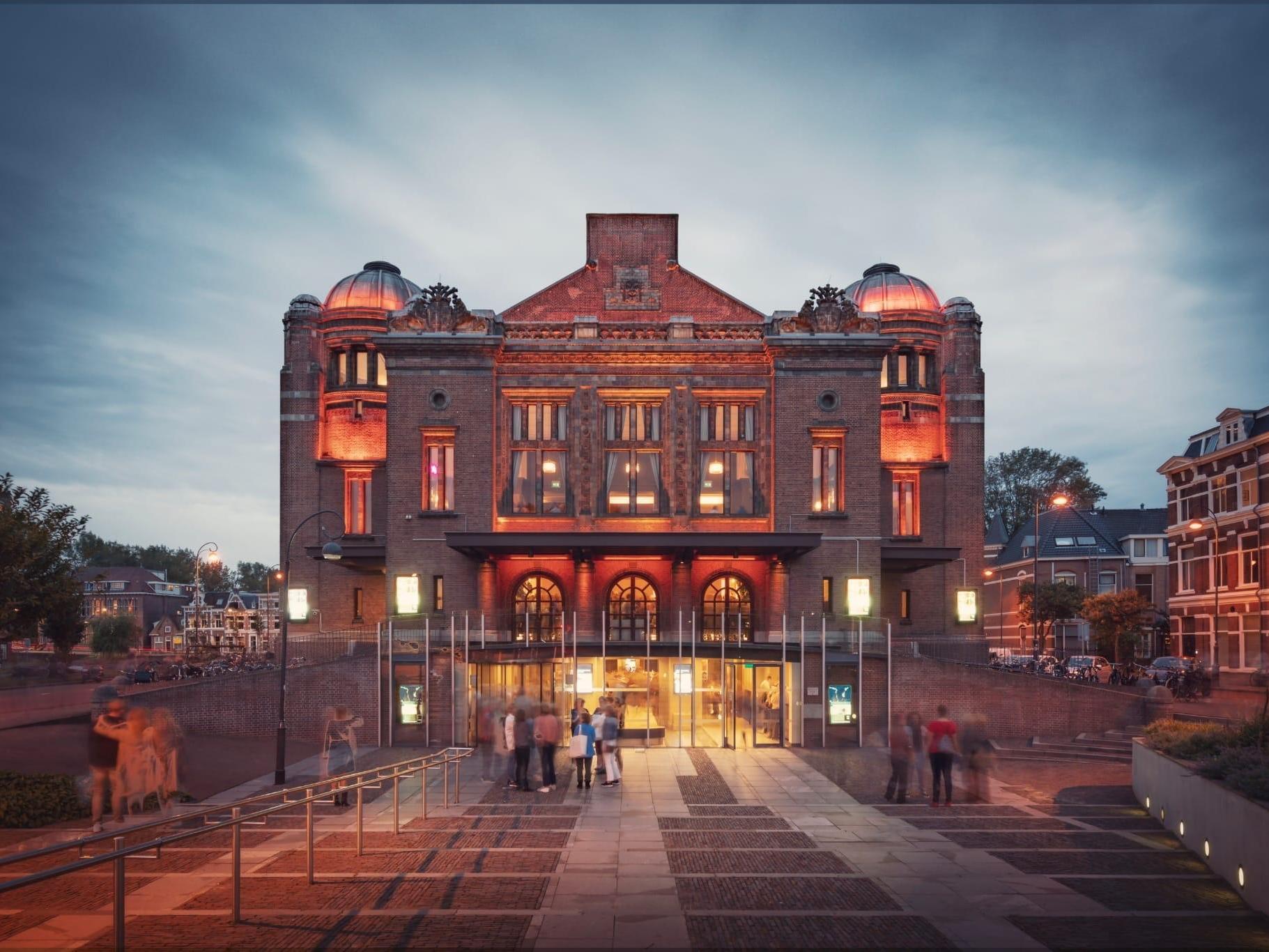 Stadsschouwburg gezien vanaf de voorkant
