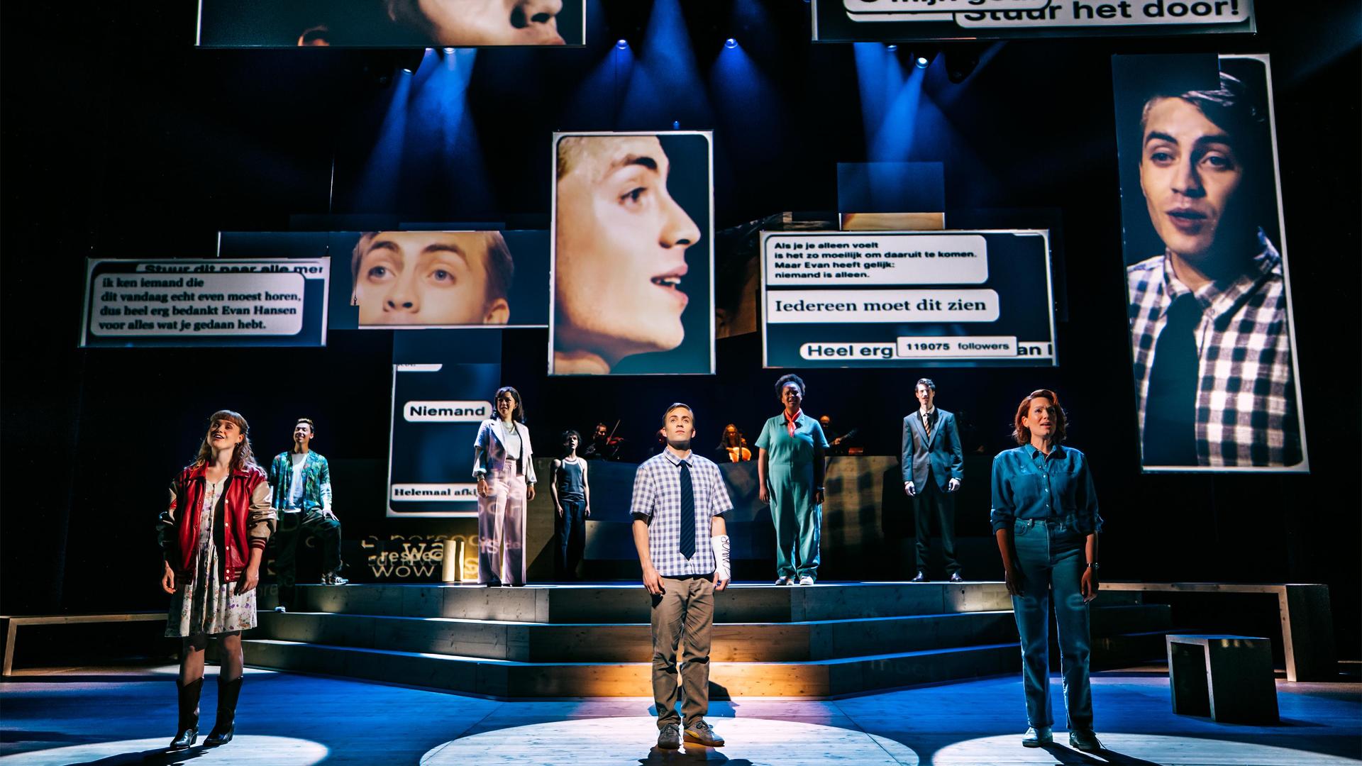 Dear Evan Hansen - acteurs op het podium