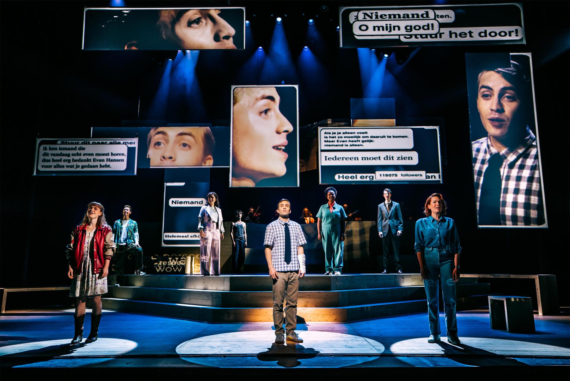 Dear Evan Hansen - acteurs op het podium