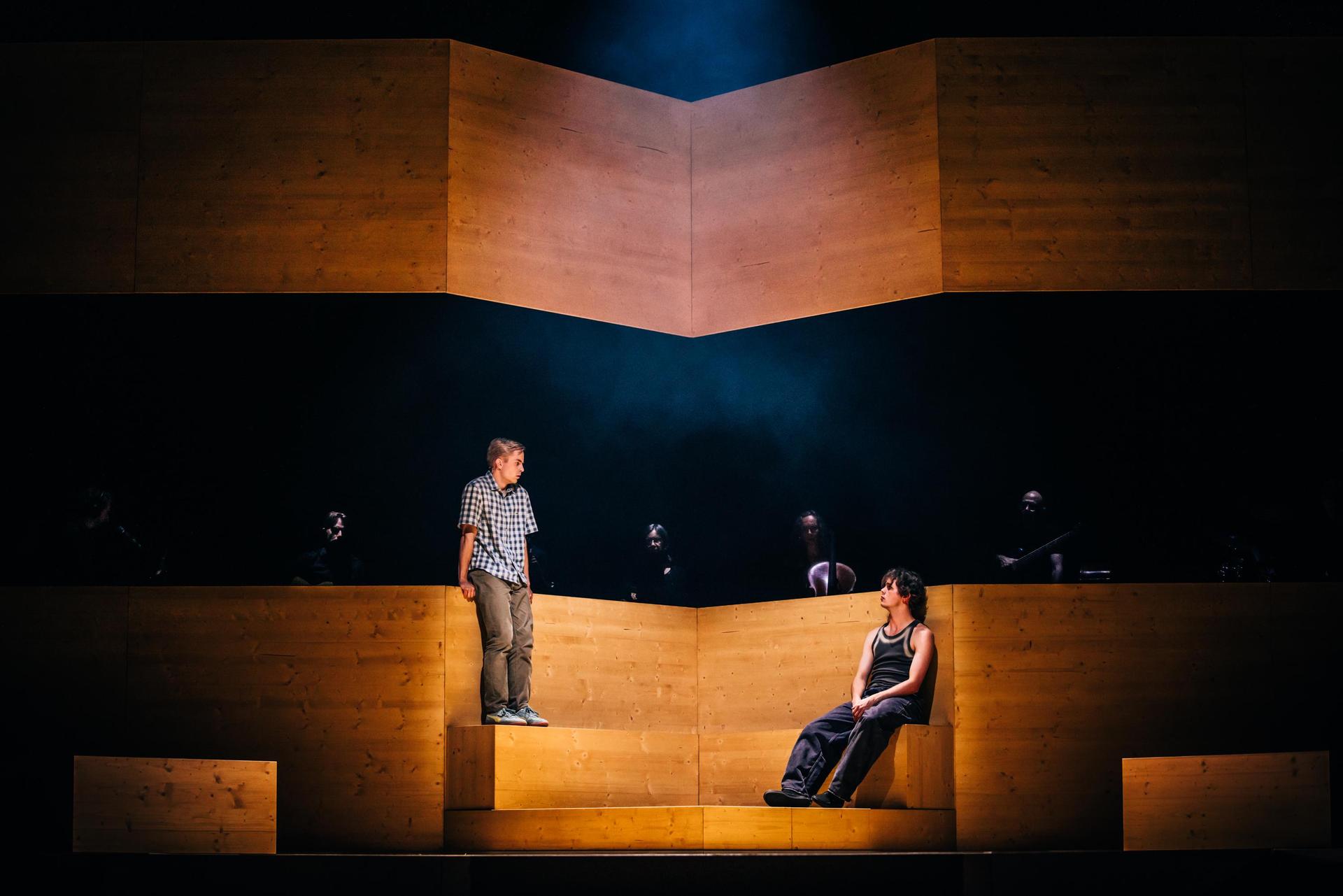 Dear Evan Hansen - acteurs op het podium
