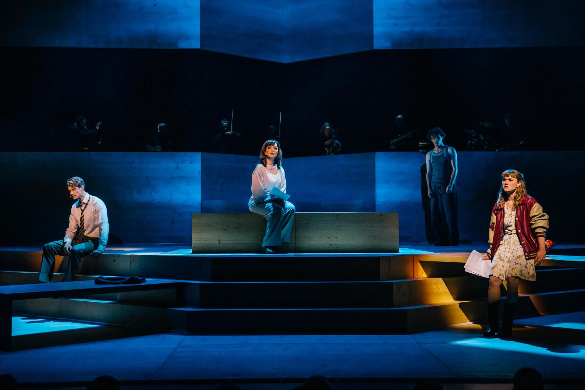 Dear Evan Hansen - acteurs op het podium