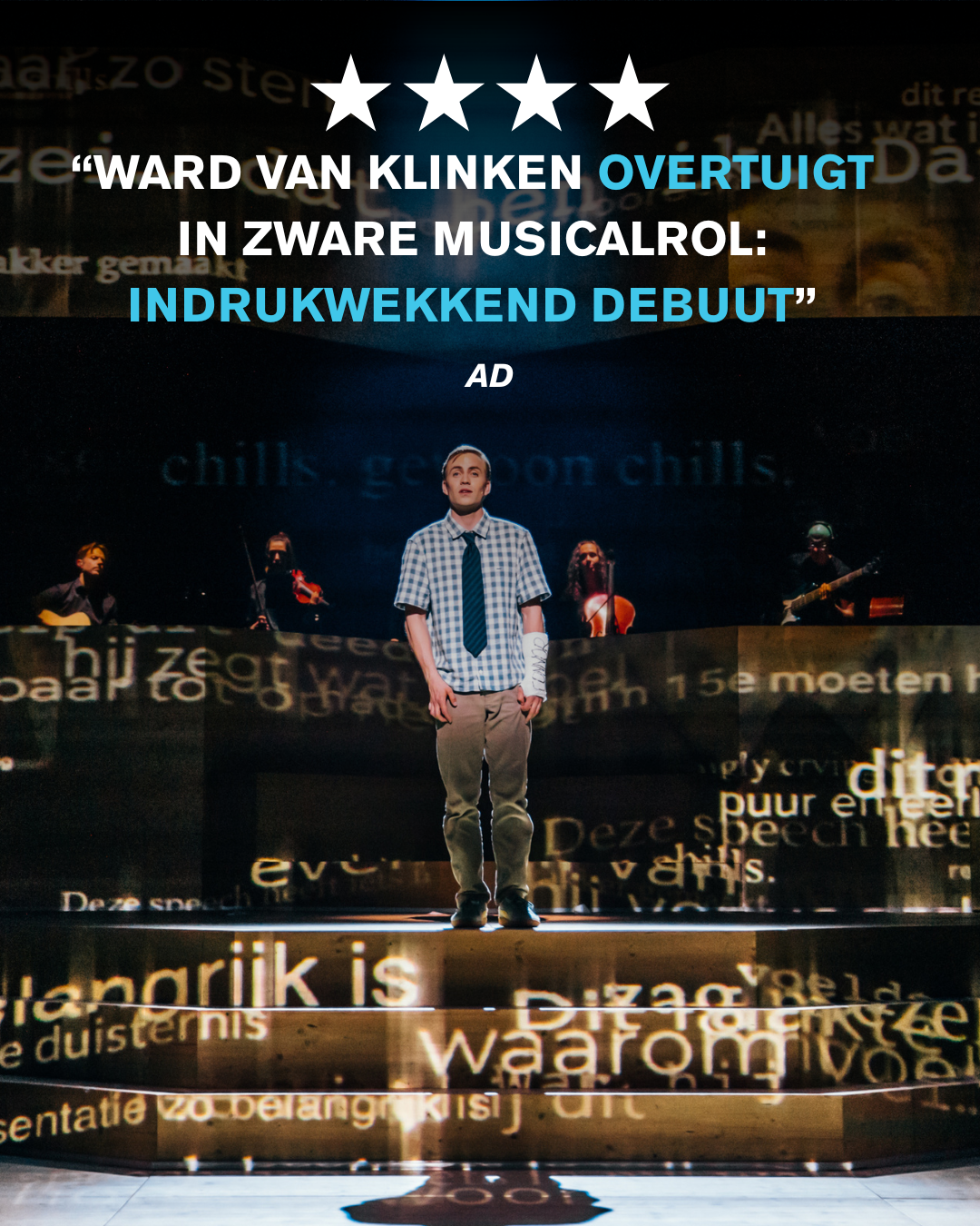 Dear Evan Hansen - acteurs op het podium met recensiequotes