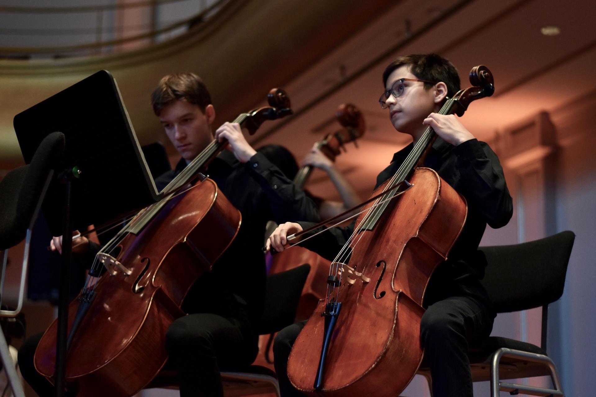 Jeugdorkest op het podium 