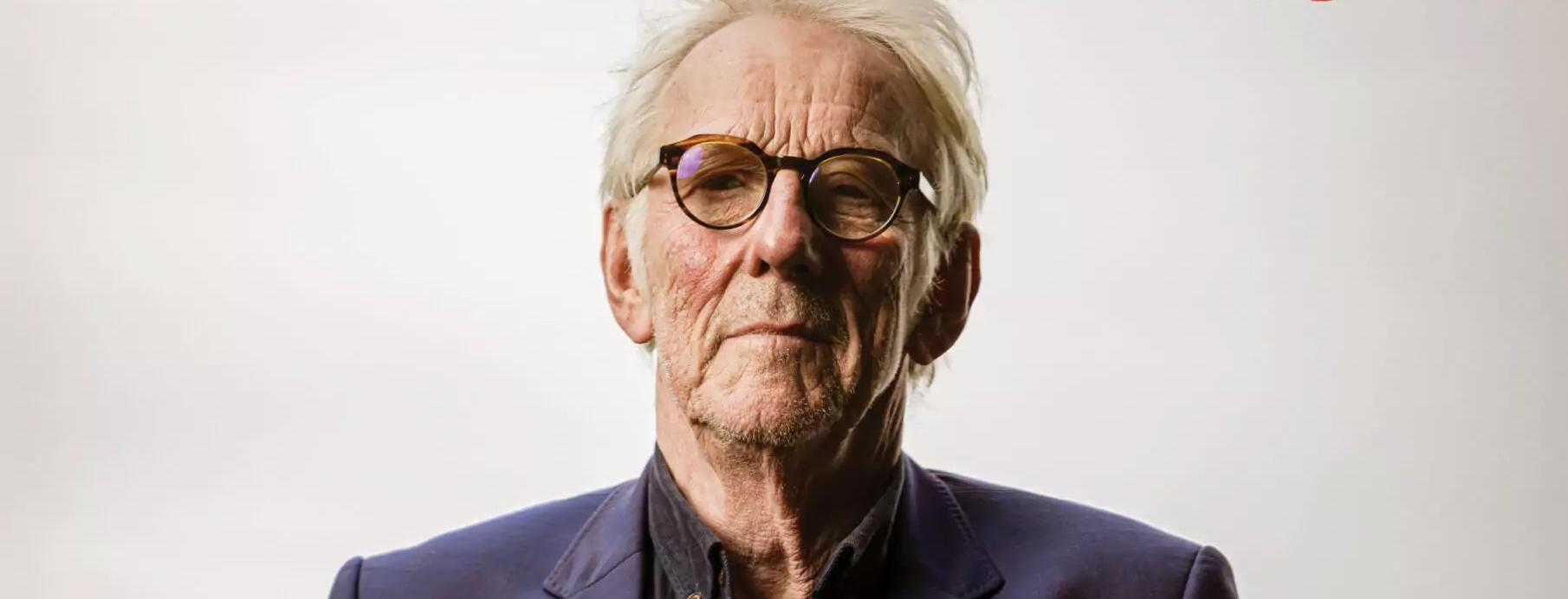 Freek de Jonge in pak