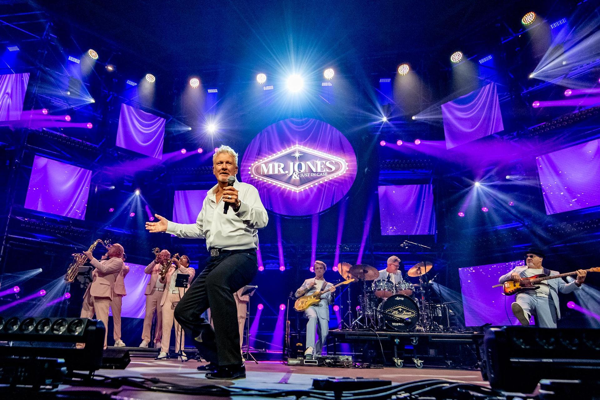 Mr. Jones op het podium © Ferdy Damman