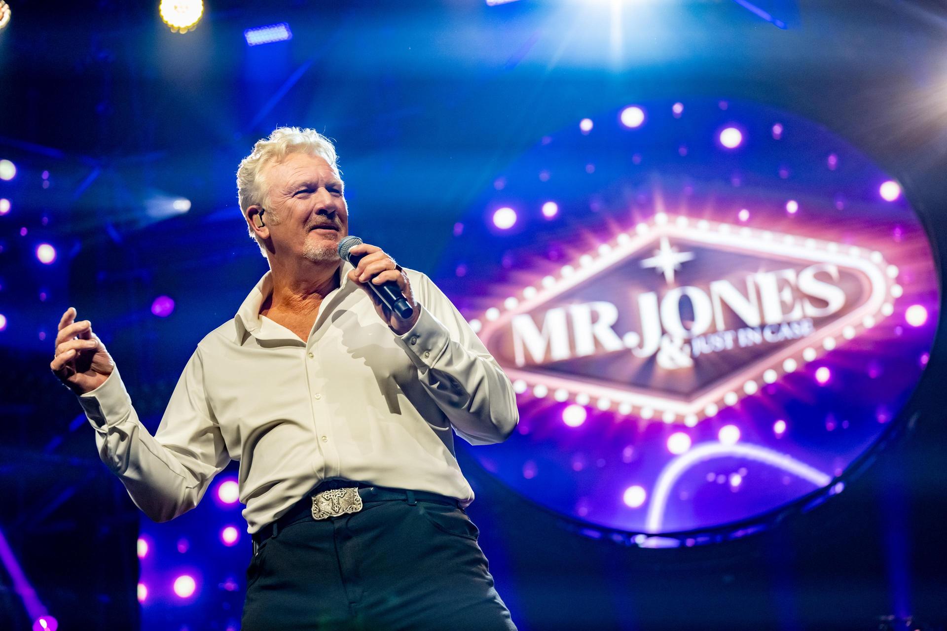 Mr. Jones op het podium © Ferdy Damman