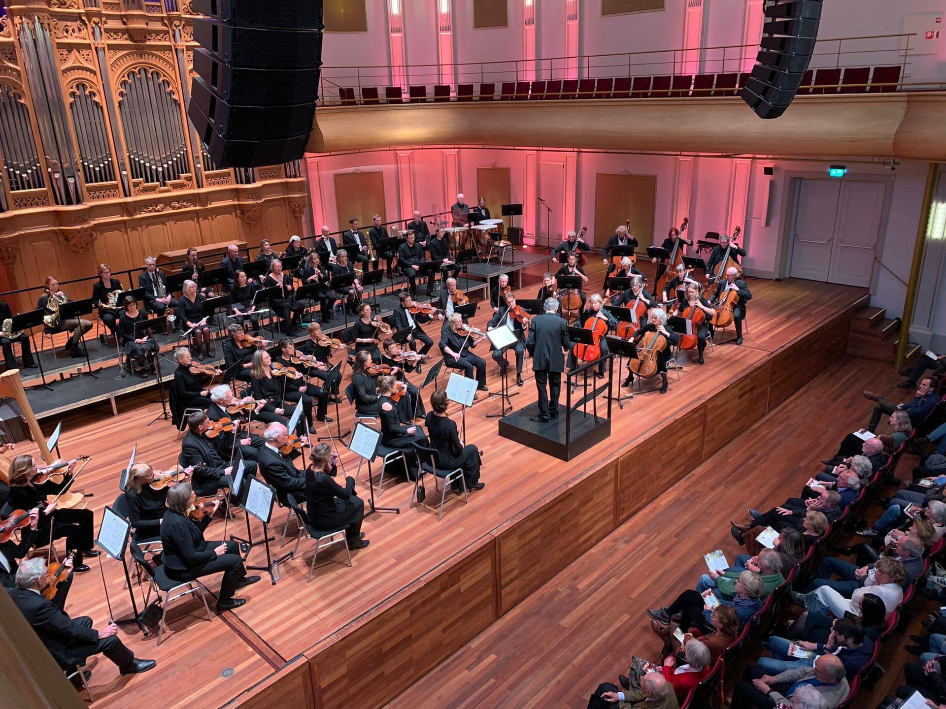 symfonie orkest haerlem op het podium 