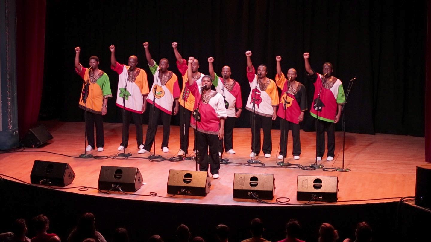 Het Zuid-Afrikaanse Ladysmith Black Mambazo poseert