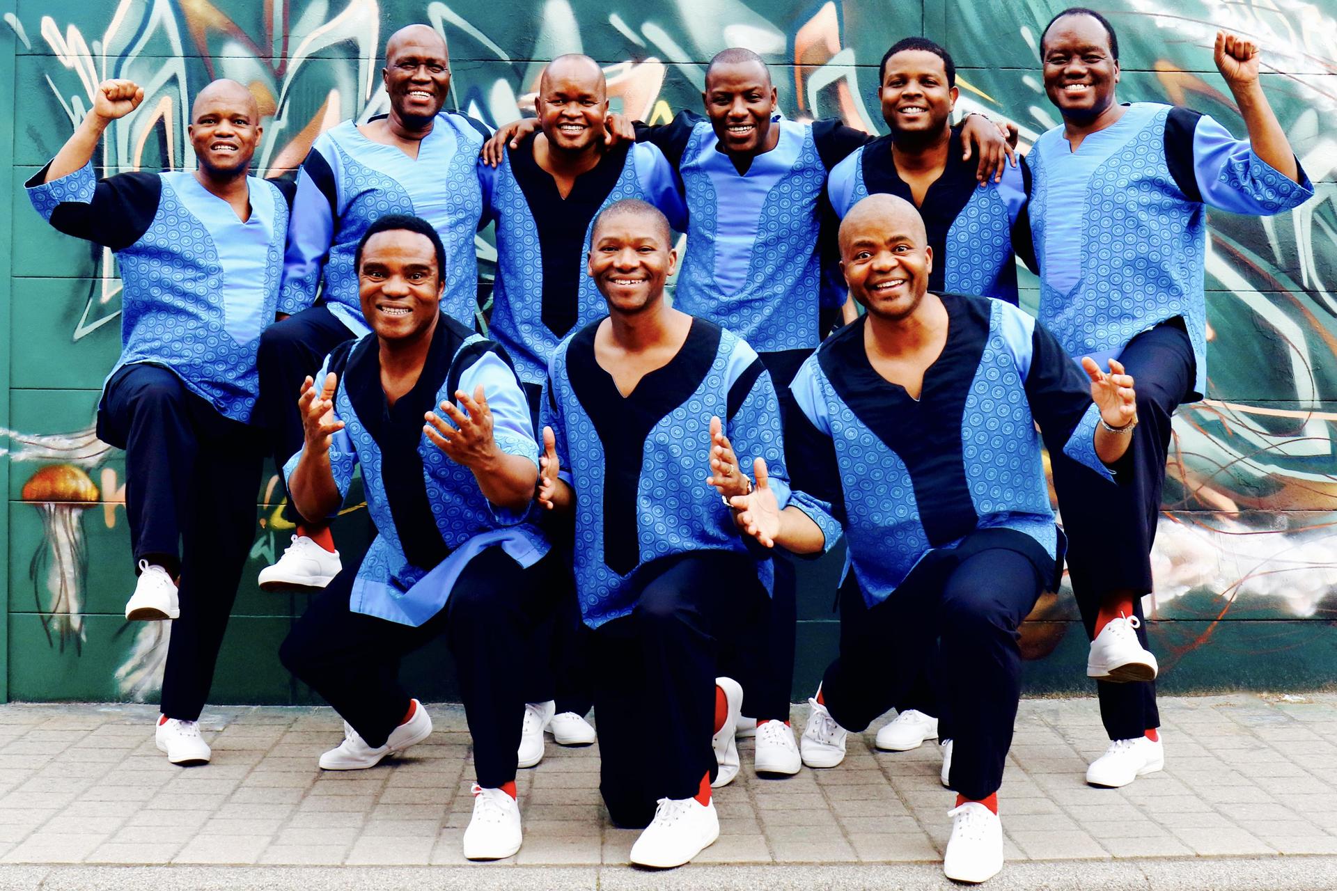 Het Zuid-Afrikaanse Ladysmith Black Mambazo poseert