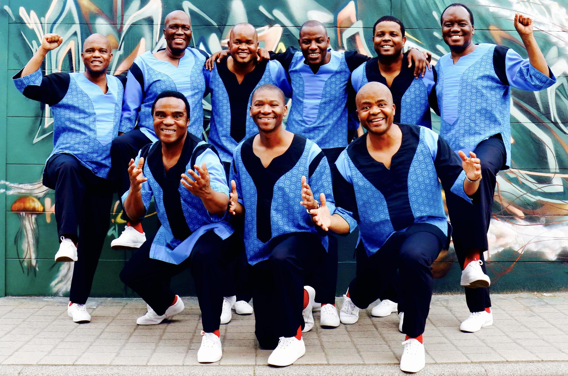 Het Zuid-Afrikaanse Ladysmith Black Mambazo poseert