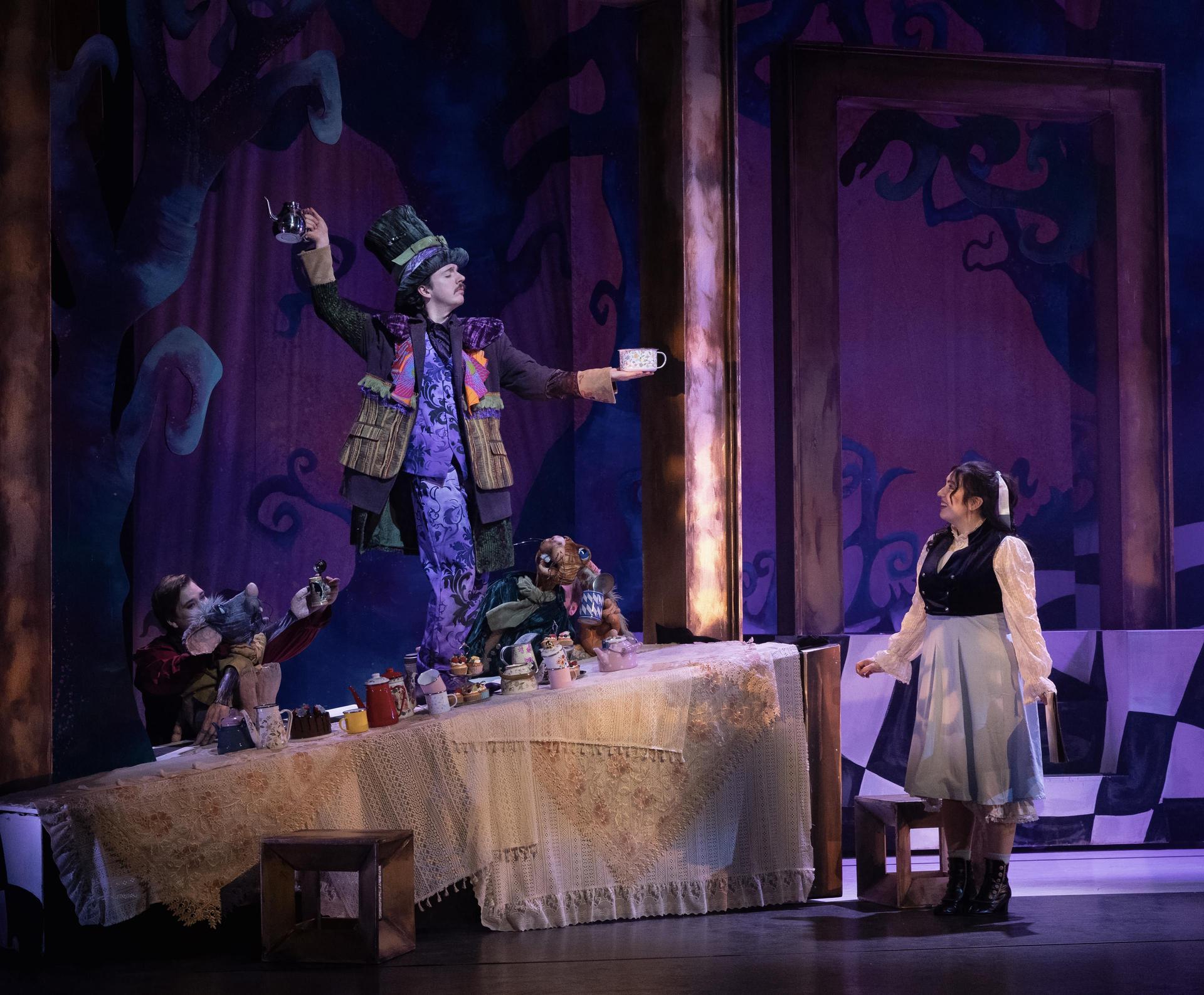 alice in wonderland scenefoto's