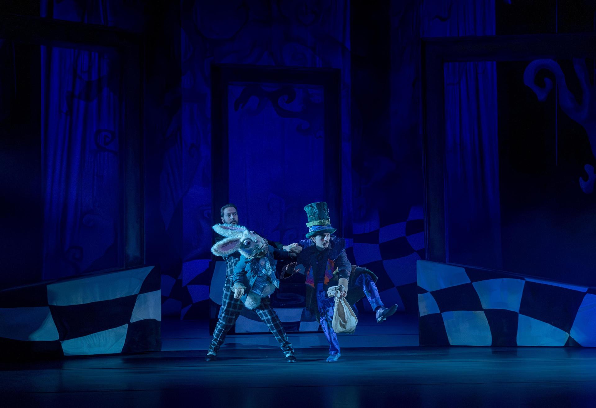 alice in wonderland scenefoto's