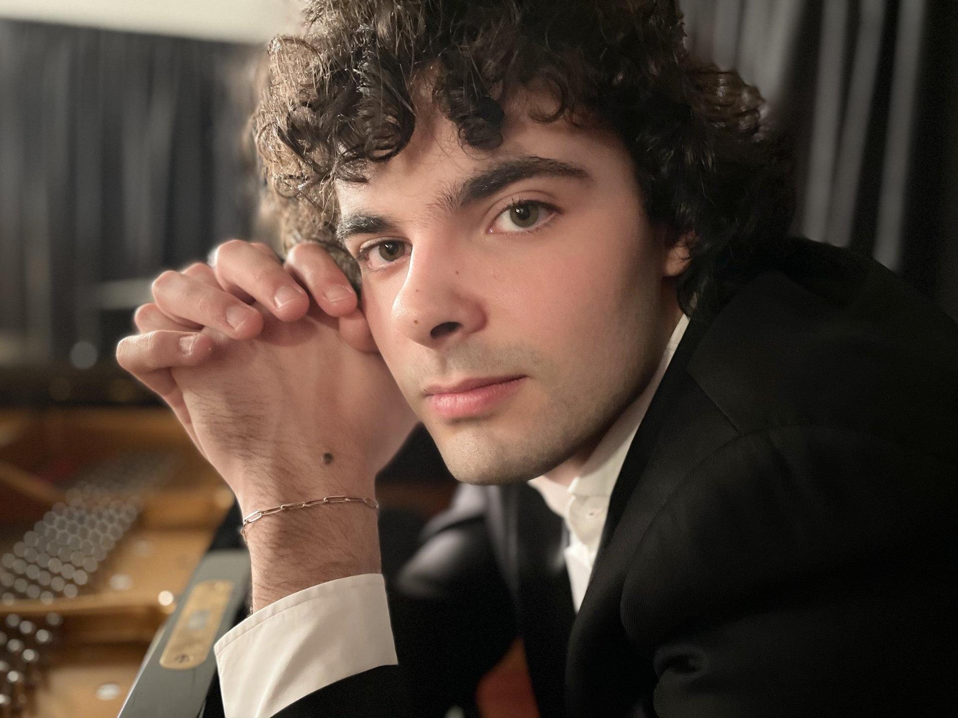 Martin Garcia garcia poseert