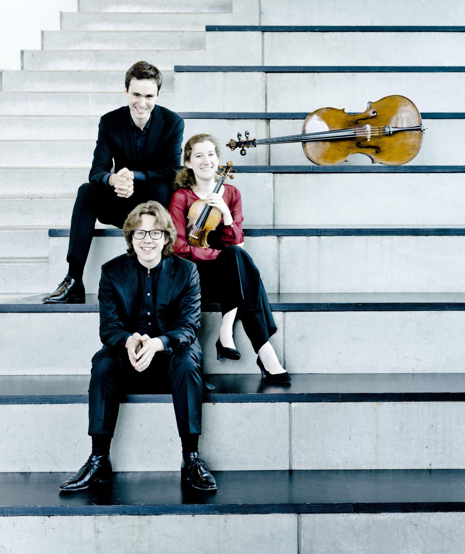 Van Baerle trio poseert