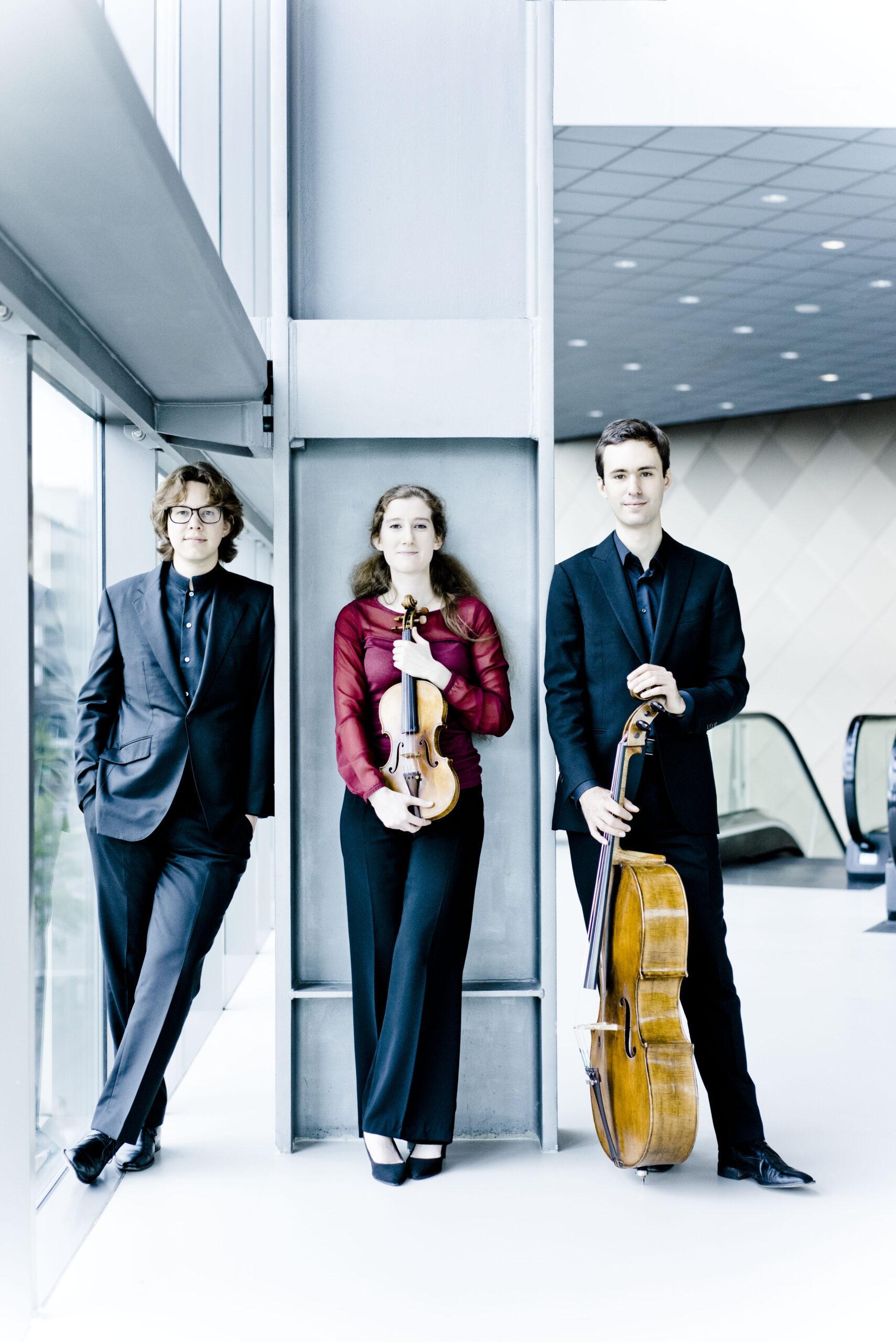 Van Baerle trio poseert