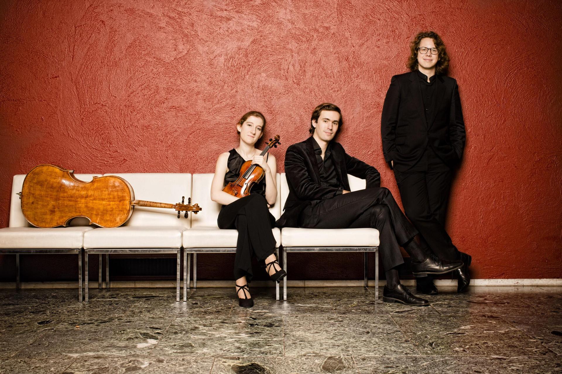 Van Baerle trio poseert