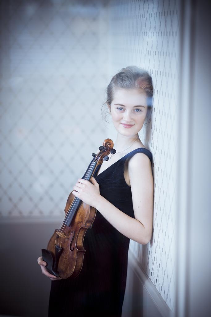 Noa Wildschut poses with her violin