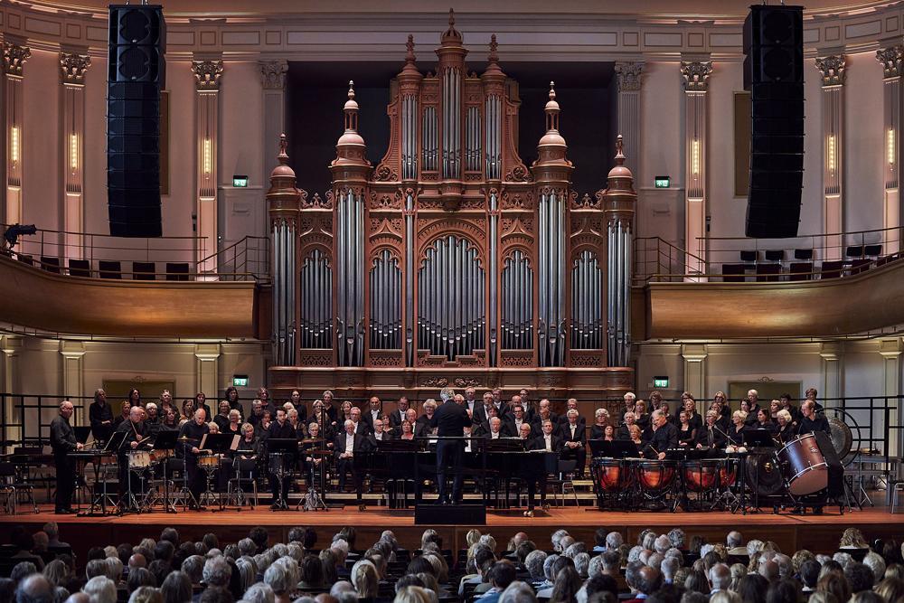 Concertkoor Haarlem performs on stage