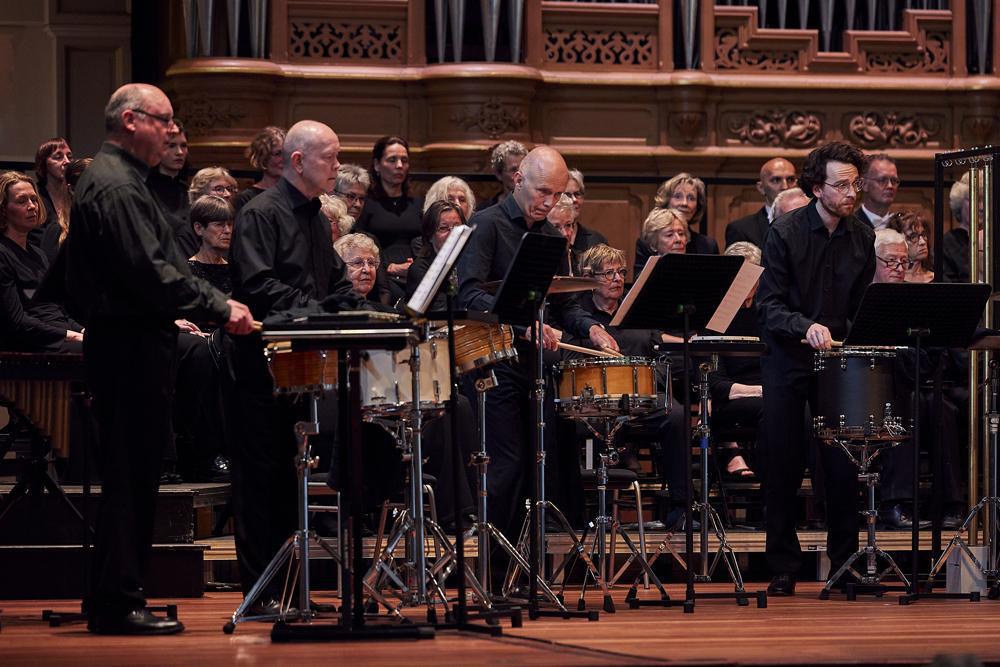 Concertkoor Haarlem performs on stage