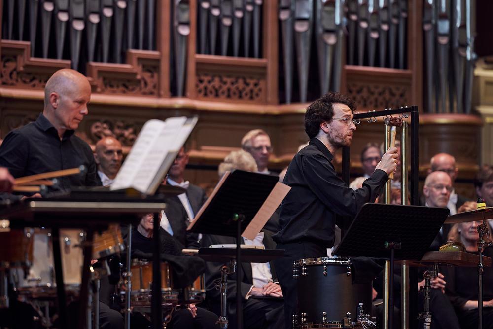 Concertkoor Haarlem performs on stage