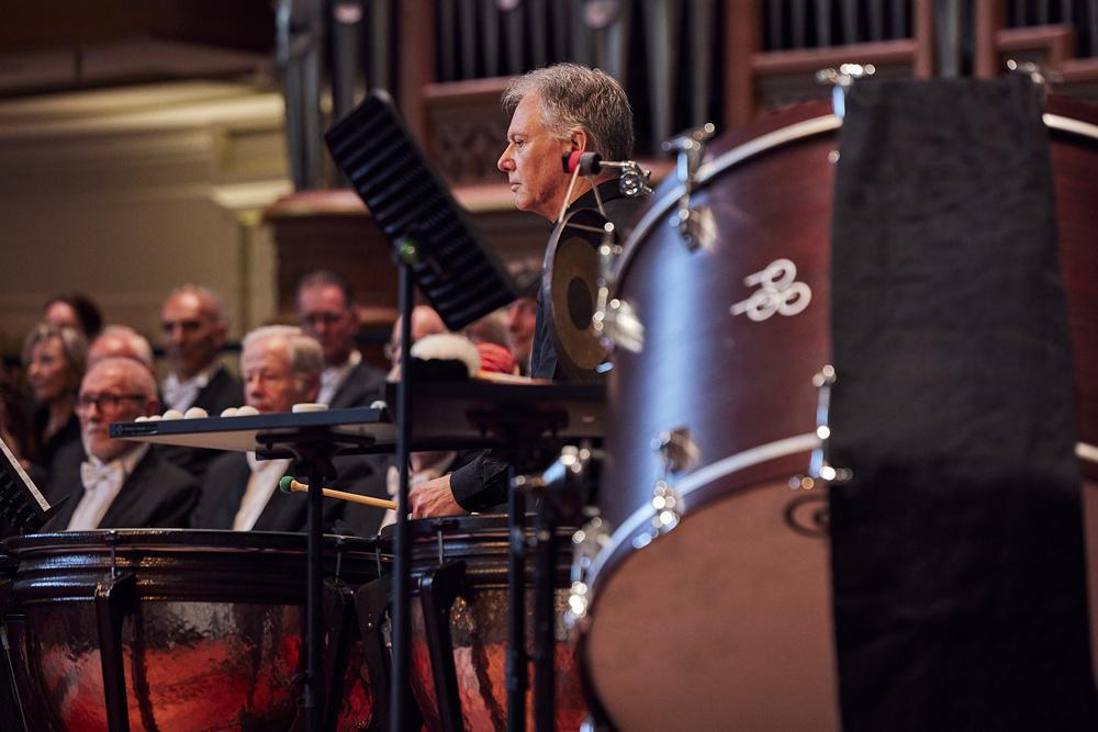 Concertkoor Haarlem performs on stage
