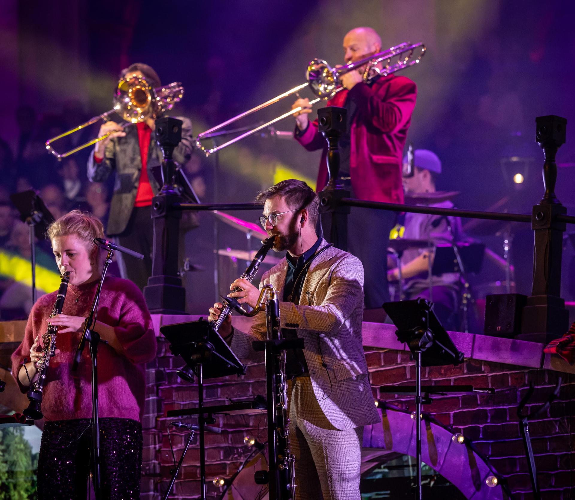 Nederlands Blazers Ensemble - Broze Aarde