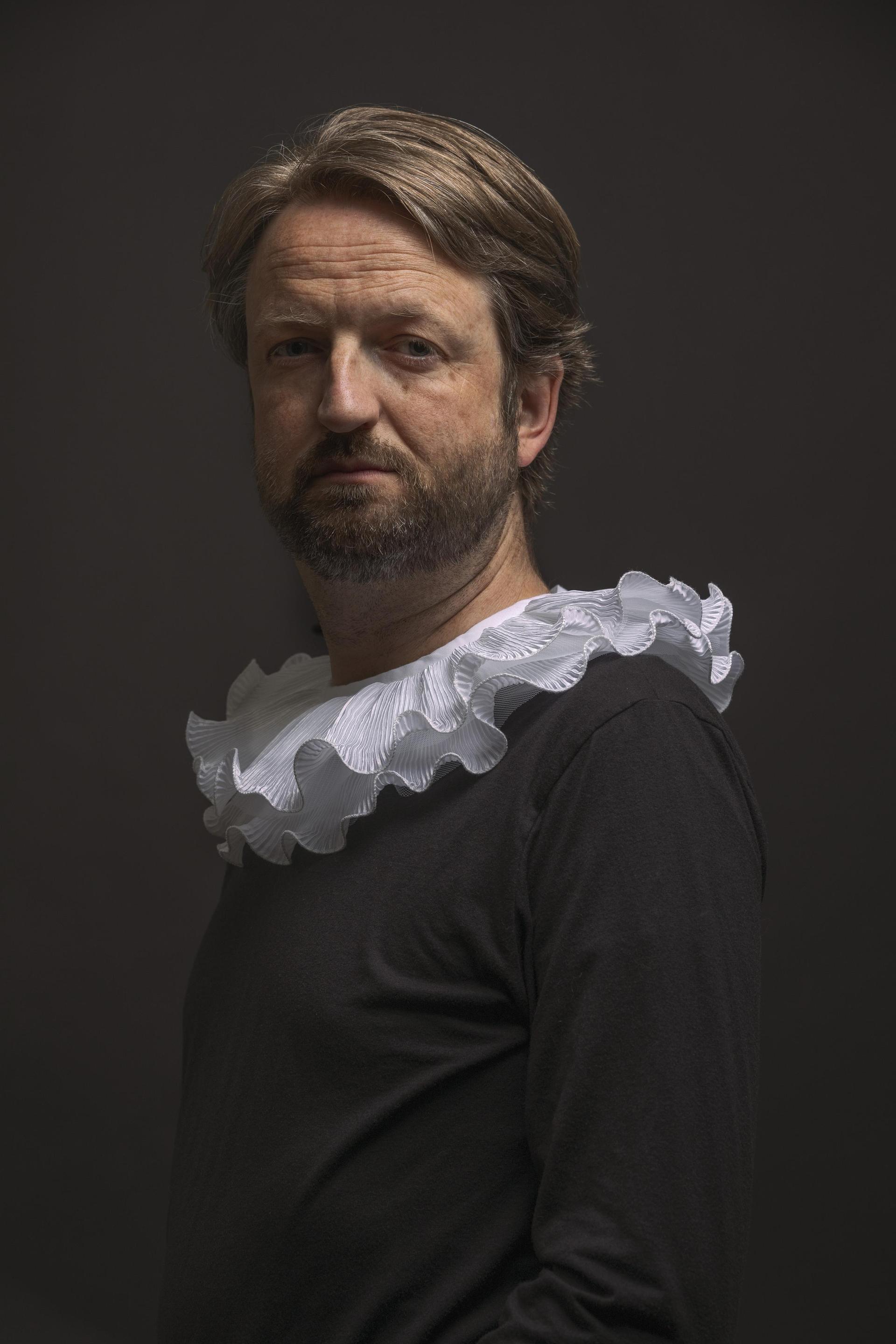 Rembrandt Frerichs poseert