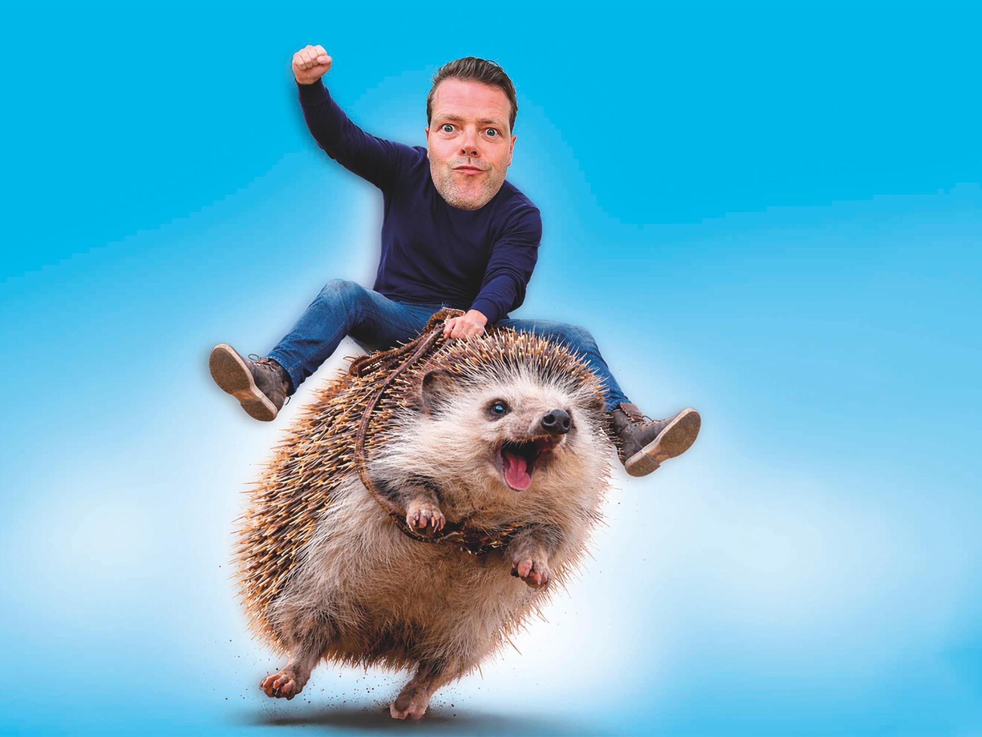 Martijn Koning op een egel