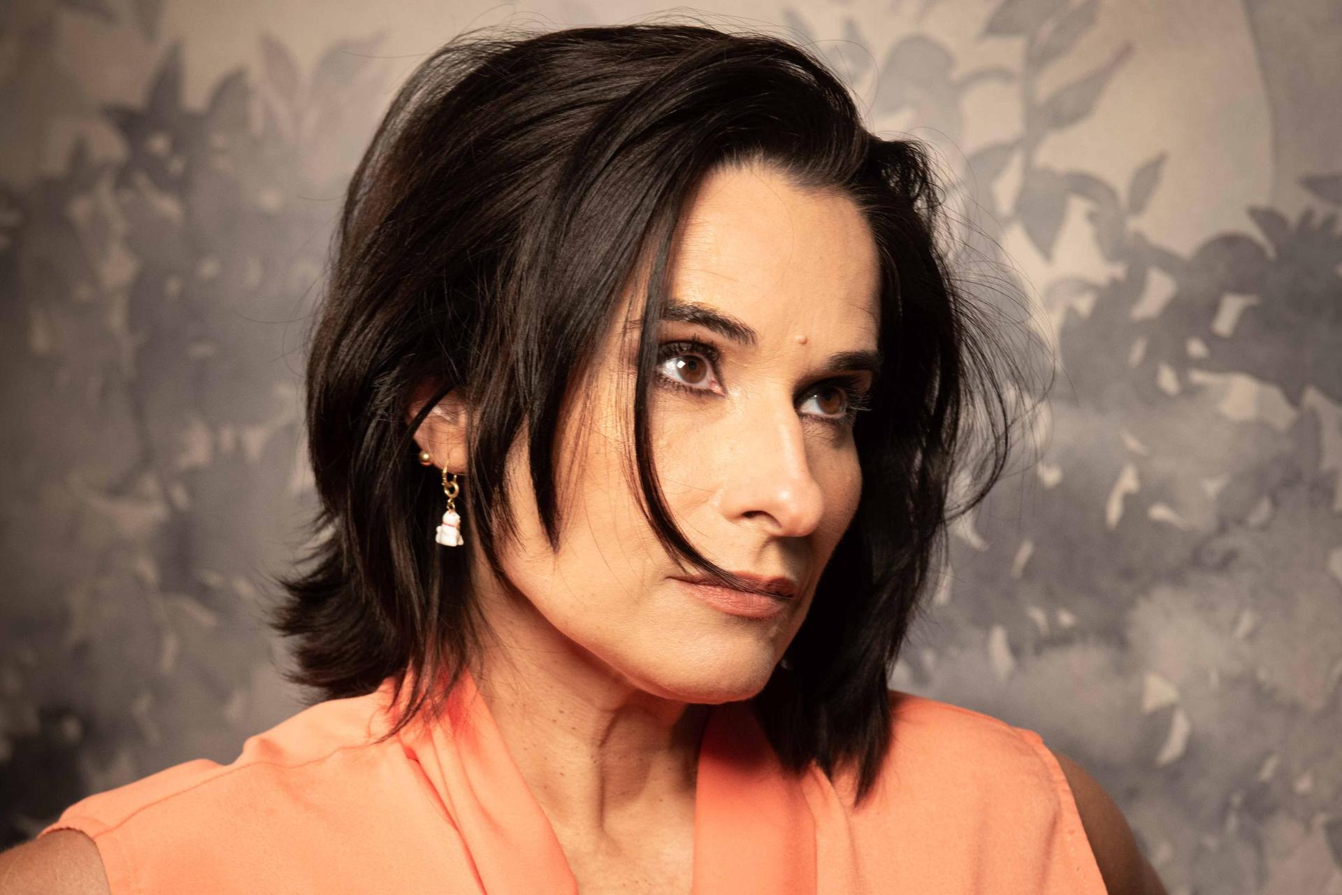 Cristina Branco poseert