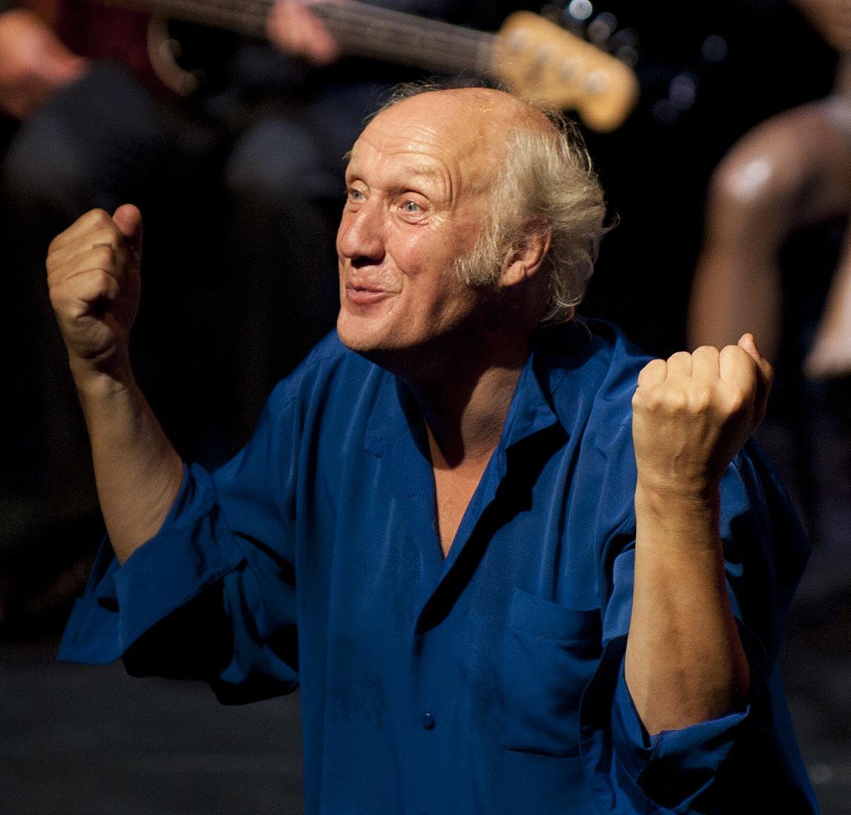 Herman van Veen takes the stage