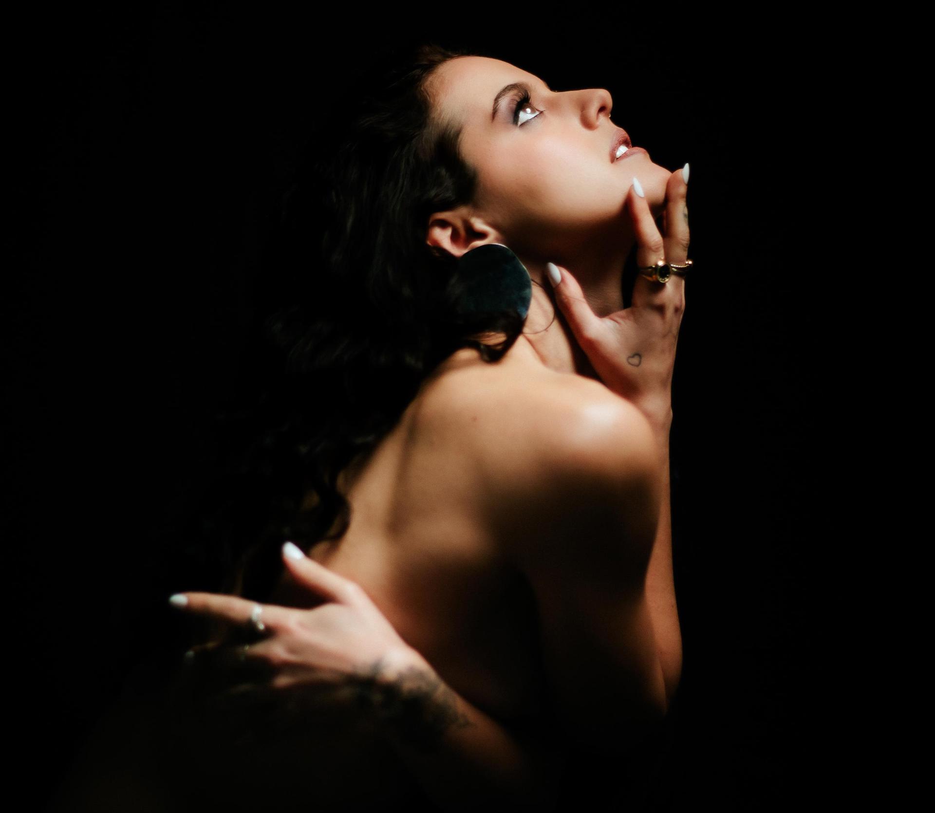 Lakshmi - Performing art & elektronische pop | Here, I am alone with you