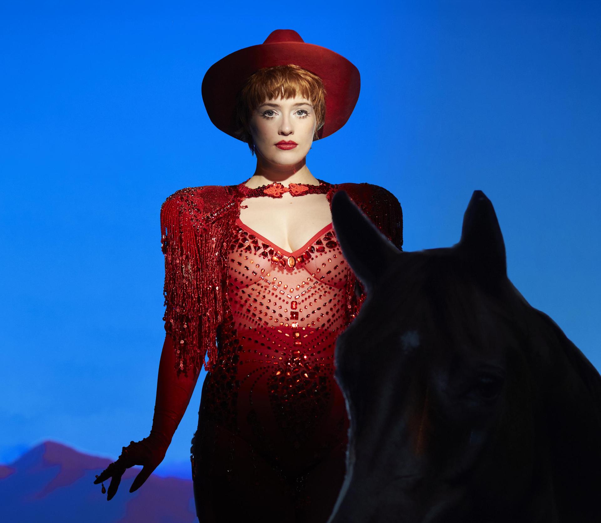 Valentina Tóth - Revue Revanche