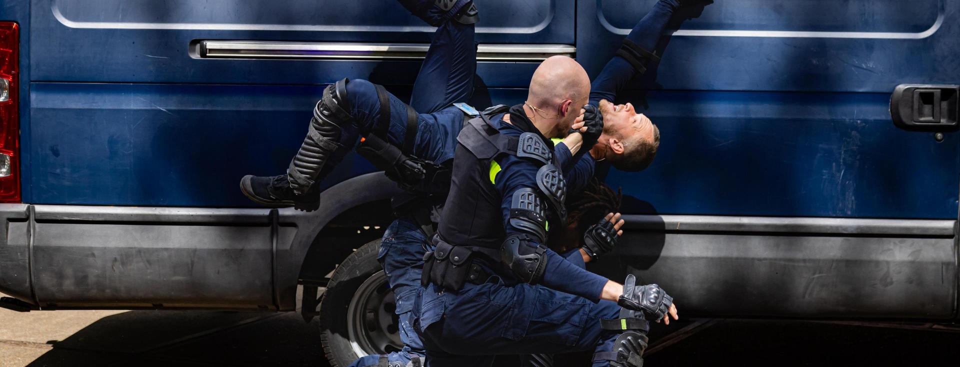 Scenefoto's CONTRA
