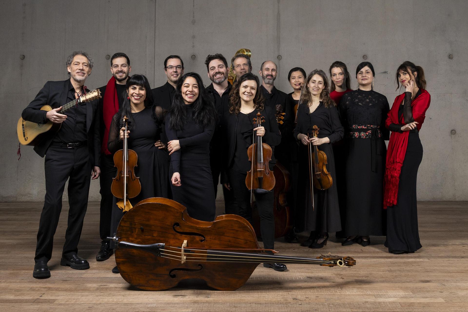 Música Temprana poseert met hun instrumenten