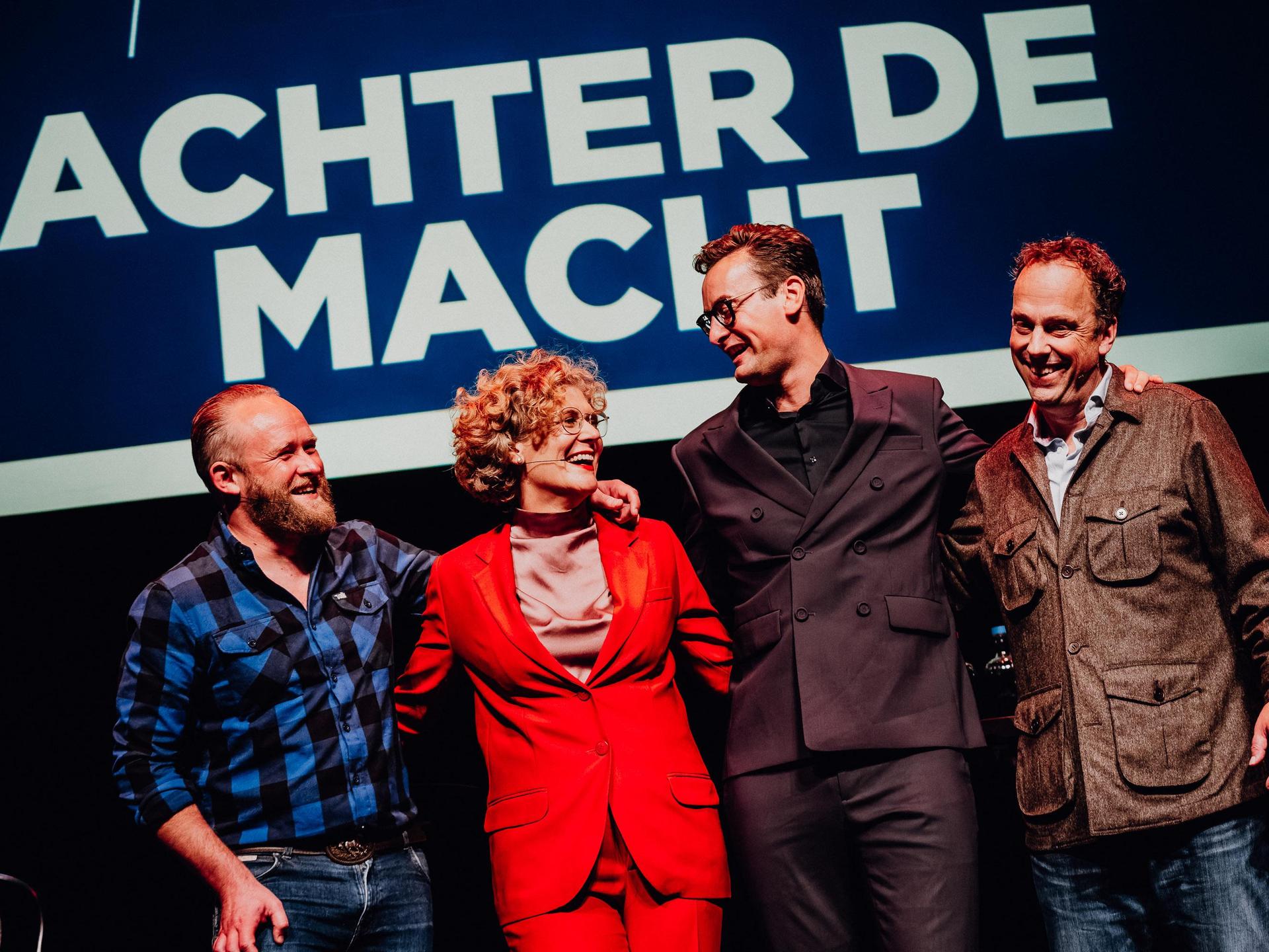 Scenefoto's Achter de Macht
