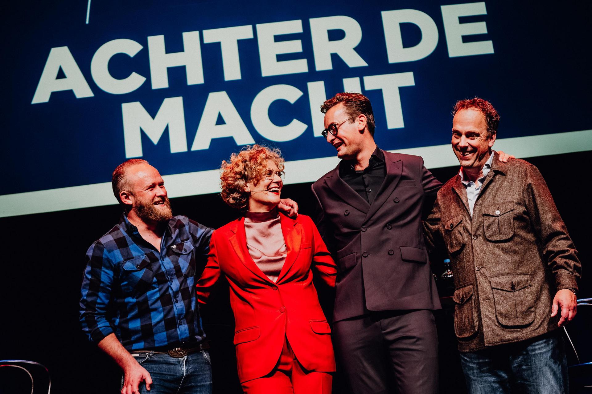 Scenefoto's Achter de Macht