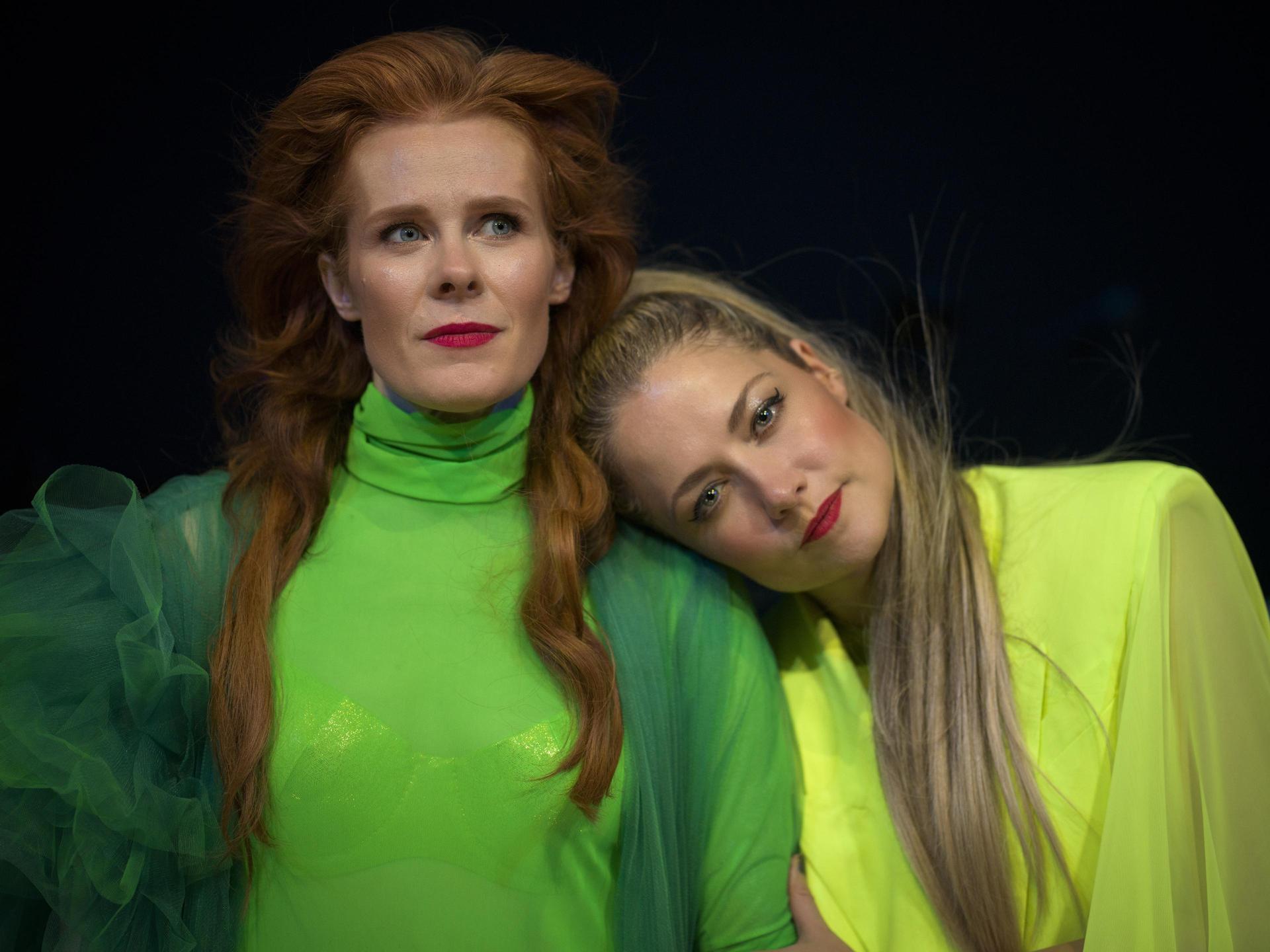 Scenefoto's Yentl en de Boer Modderkruiper