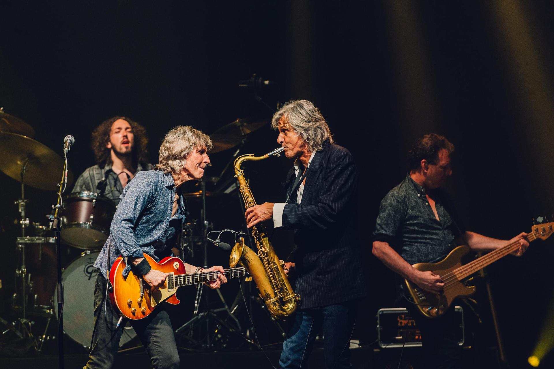 Dire Straits Experience op het podium