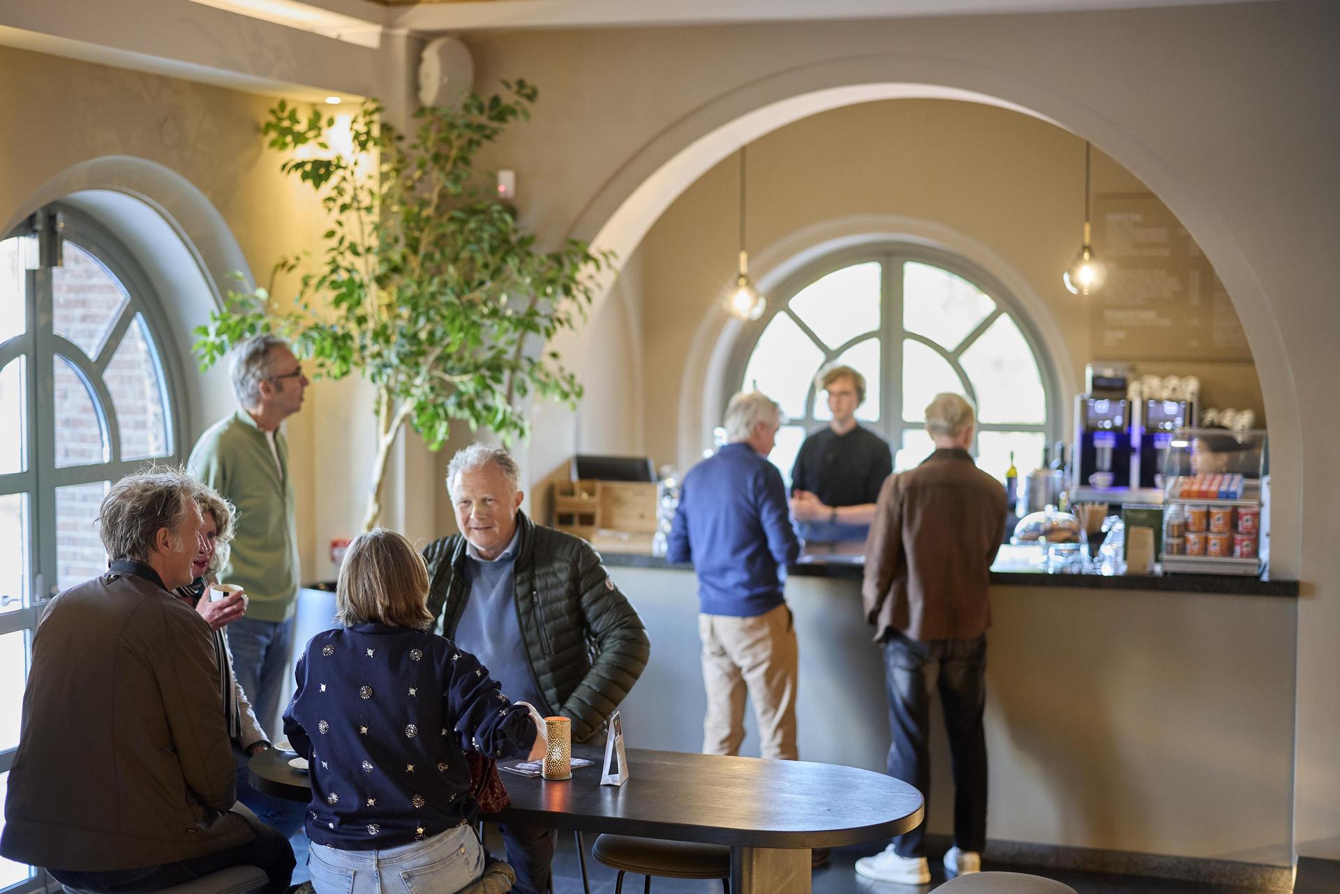 Ontvangst in de foyers van de Stadsschouwburg