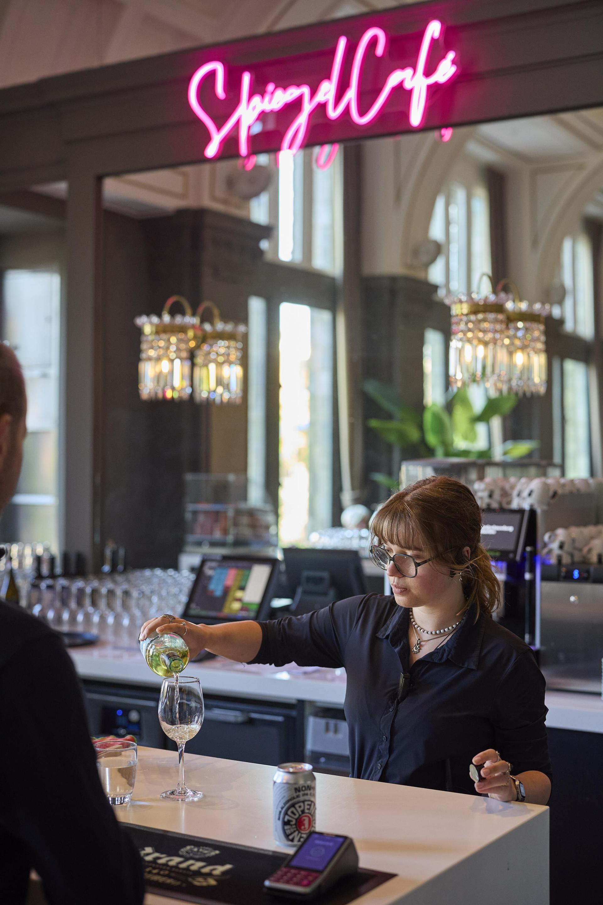 Ontvangst in de foyers van de Stadsschouwburg
