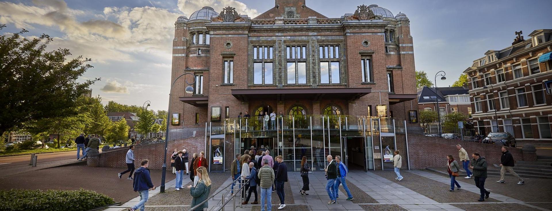 Stadsschouwburg buitenkant