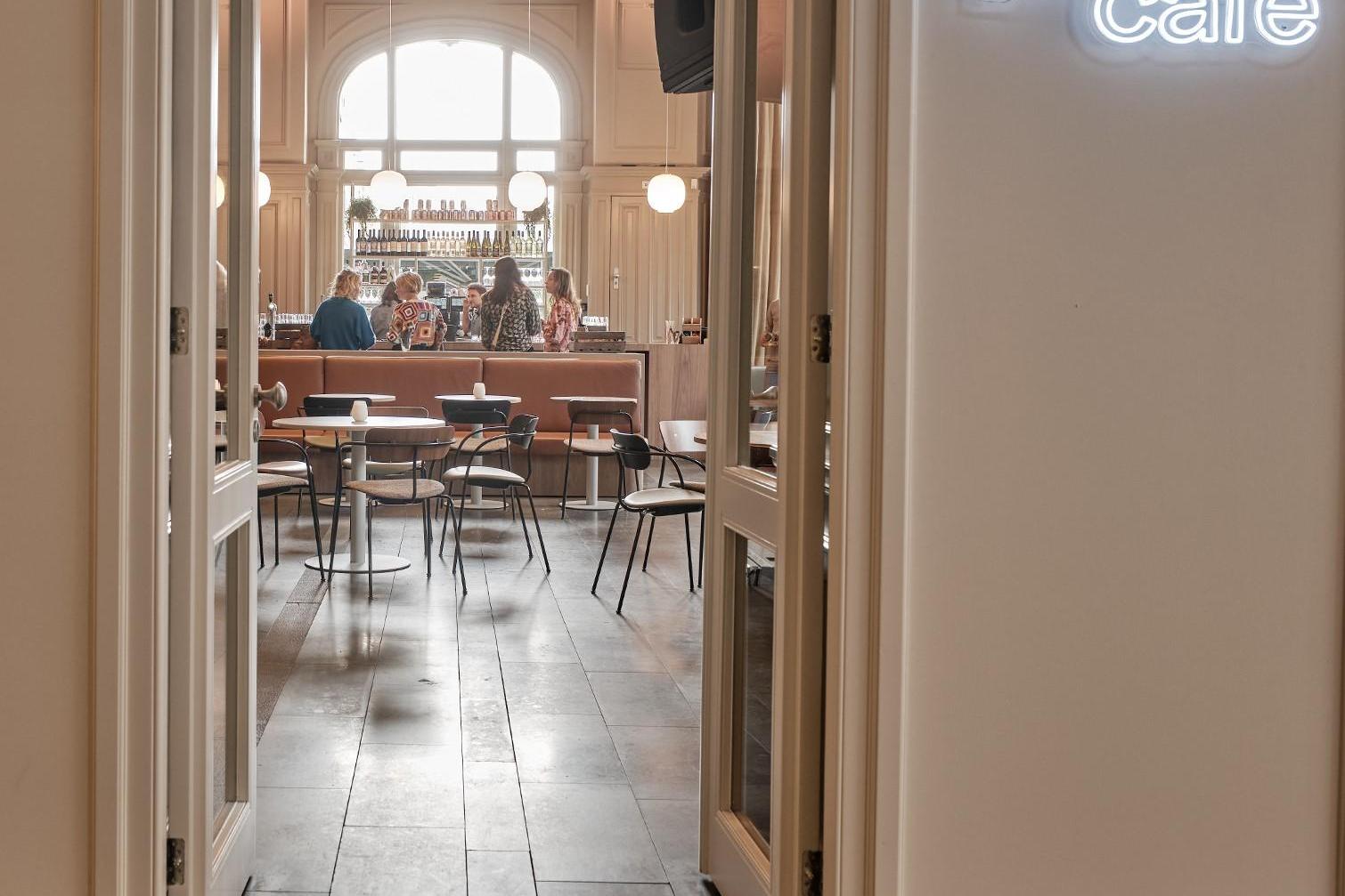 Het PHIL Café is geopend bij de ontvangst