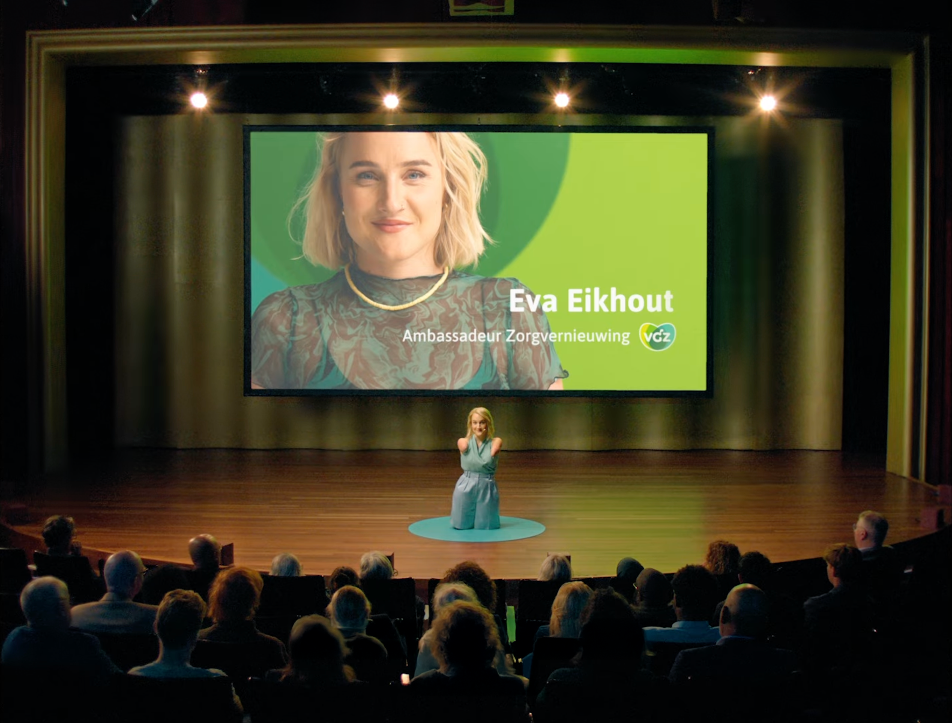 Opnames VGZ reclame met Eva Eikhout op het podium in de Kleine Zaal van PHIL Haarlem
