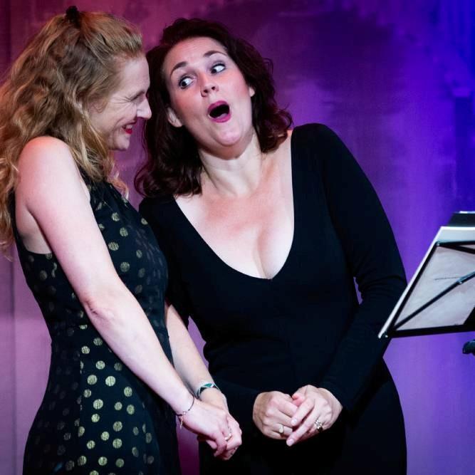 Judith van Wanrooij and Karin Strobos sing on stage