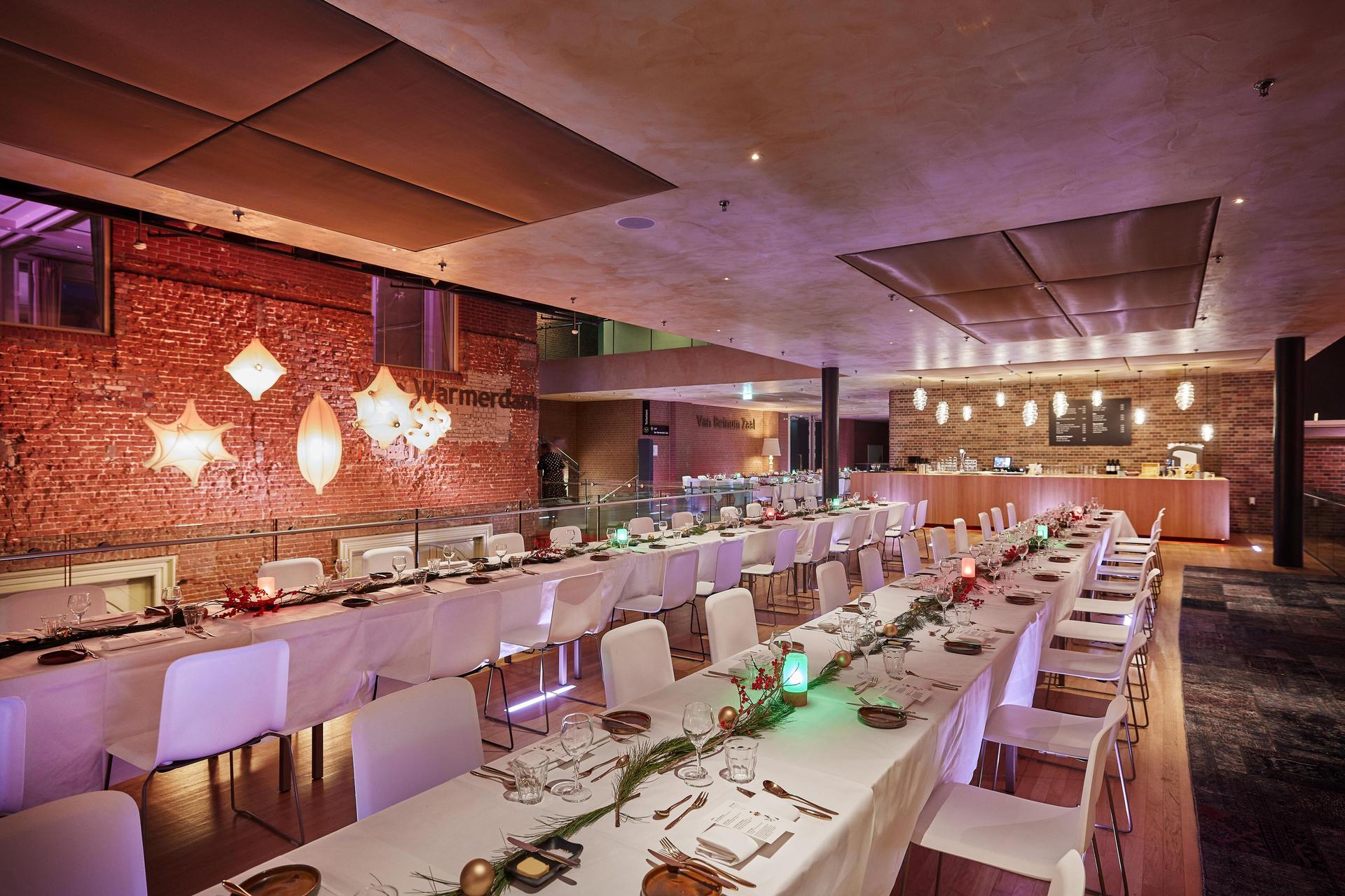 Dinertafels op de Boven Foyer van PHIL Haarlem